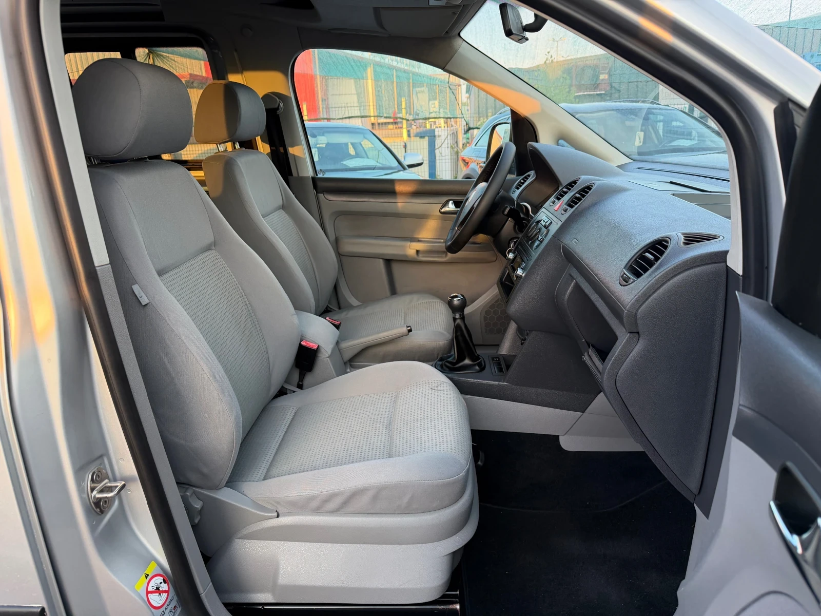 VW Caddy Life 1.9TDI, снимка 9 - Автомобили и джипове - 55093578