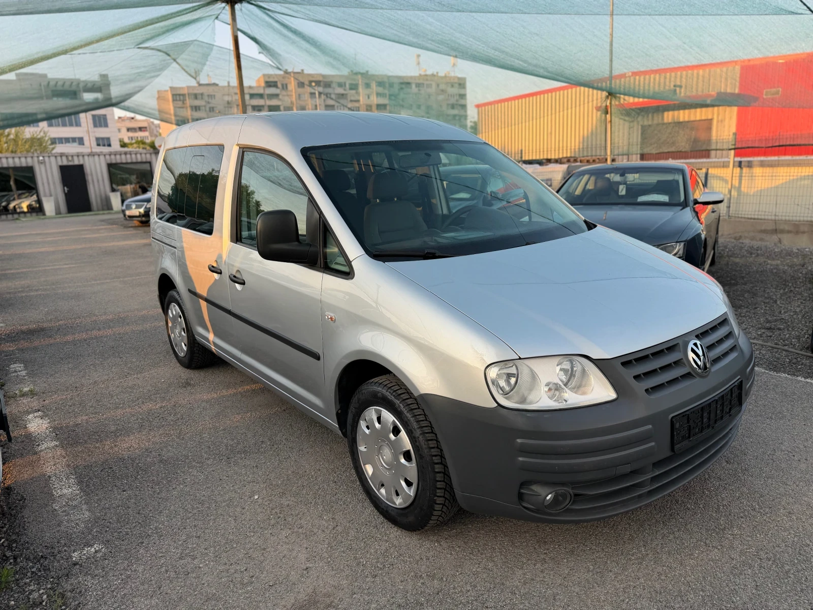 VW Caddy Life 1.9TDI, снимка 5 - Автомобили и джипове - 55093578