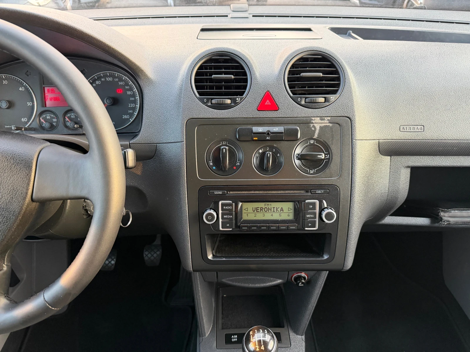 VW Caddy Life 1.9TDI, снимка 12 - Автомобили и джипове - 55093578