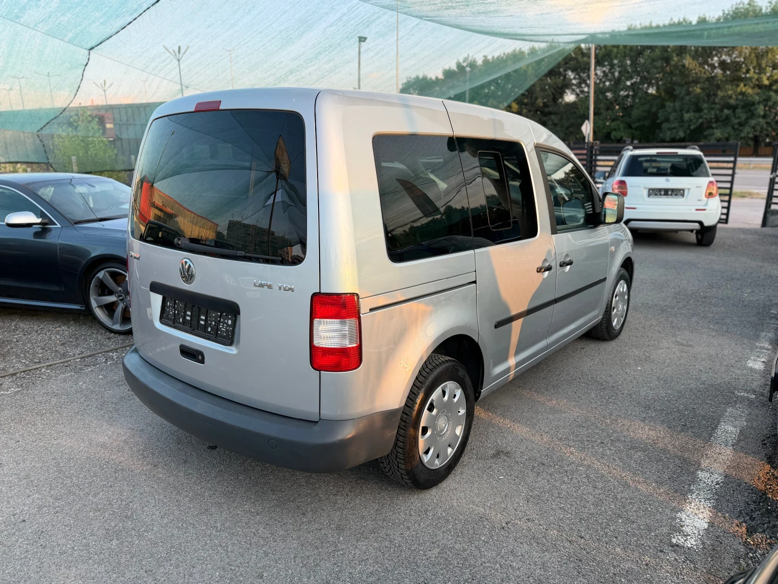VW Caddy Life 1.9TDI, снимка 4 - Автомобили и джипове - 55093578