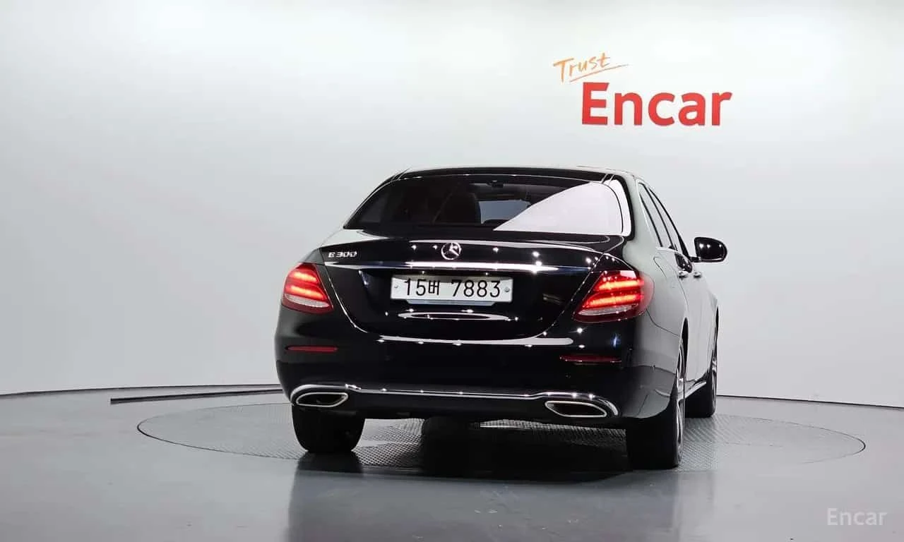 Mercedes-Benz E 300 * E300 Avantgarde * CARFAX * ЦЕНА ДО БГ, снимка 4 - Автомобили и джипове - 55510598