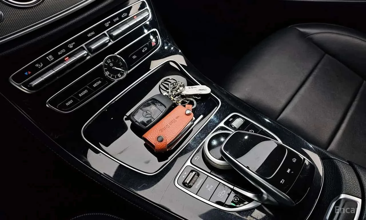 Mercedes-Benz E 300 * E300 Avantgarde * CARFAX * ЦЕНА ДО БГ, снимка 12 - Автомобили и джипове - 55510598