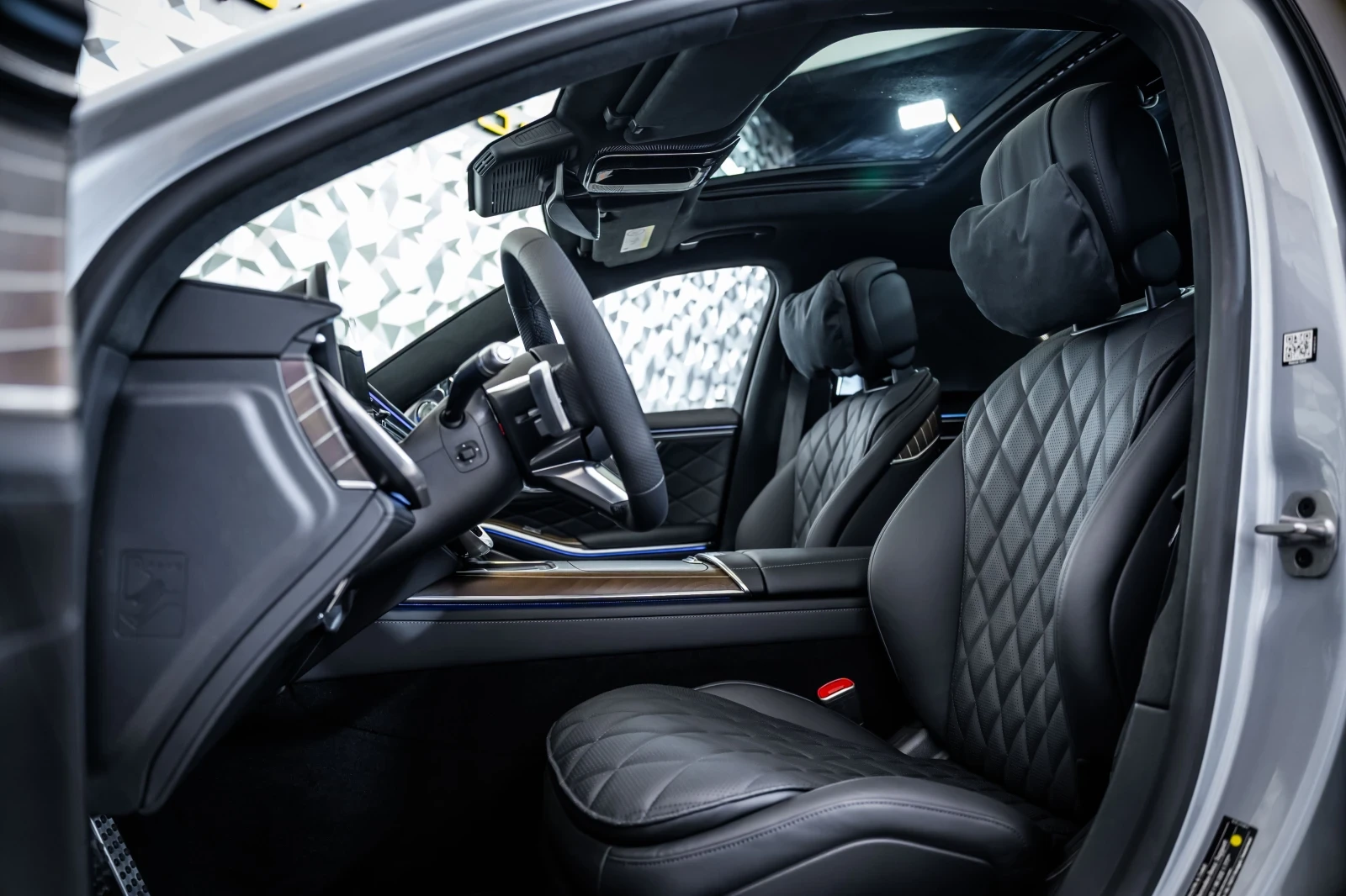 Mercedes-Benz S 580 e 4M L AMG* FirstCl* Burm* Pano* , снимка 10 - Автомобили и джипове - 55532013