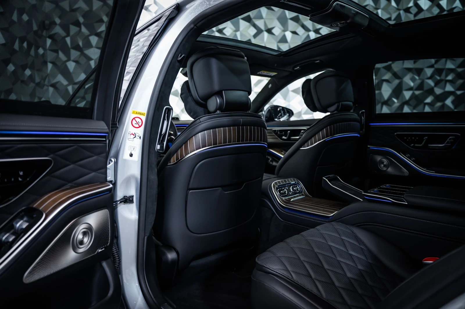Mercedes-Benz S 580 e 4M L AMG* FirstCl* Burm* Pano* , снимка 15 - Автомобили и джипове - 55532013