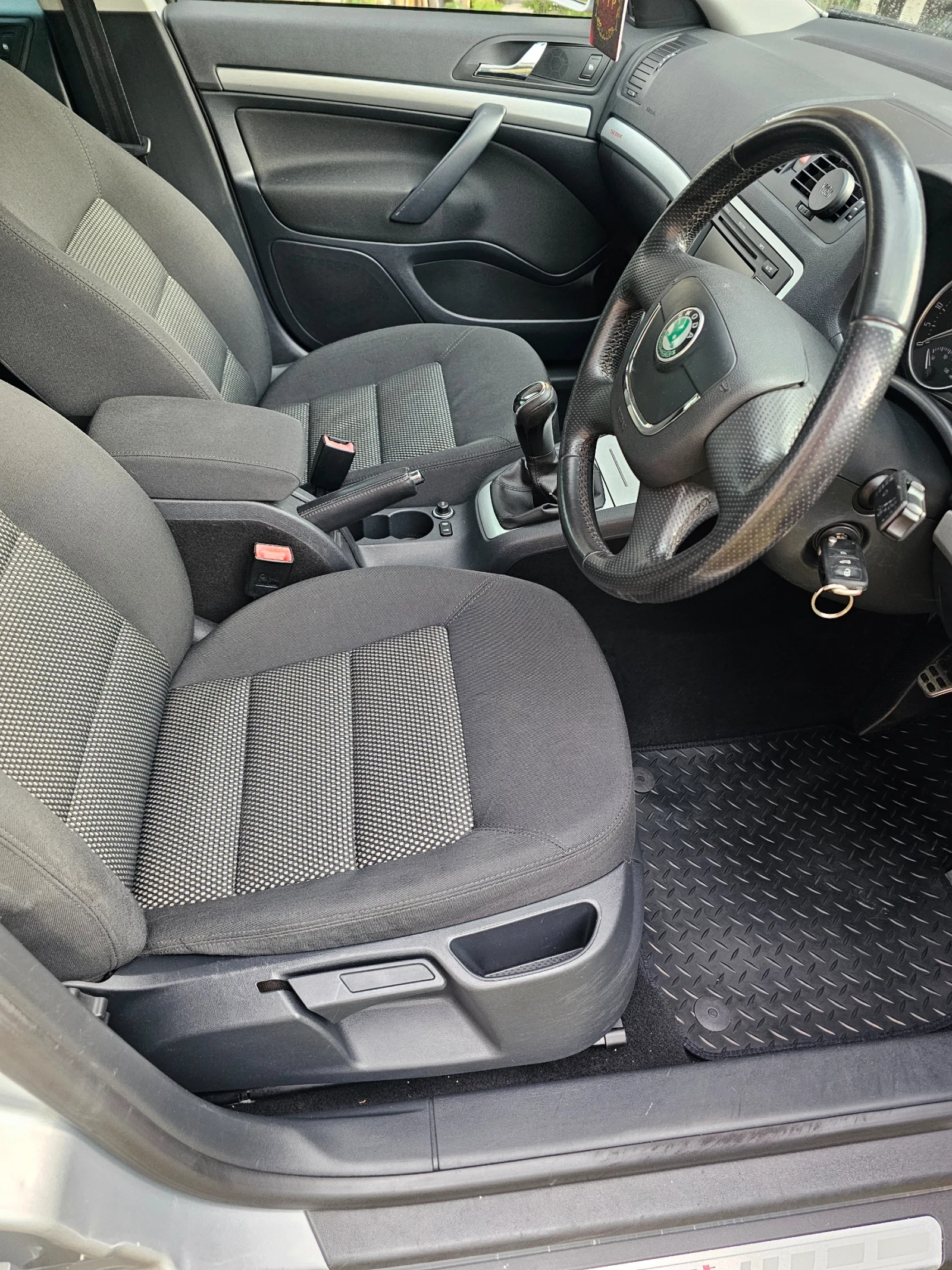 Skoda Octavia Scout 4?4, снимка 8 - Автомобили и джипове - 55566660