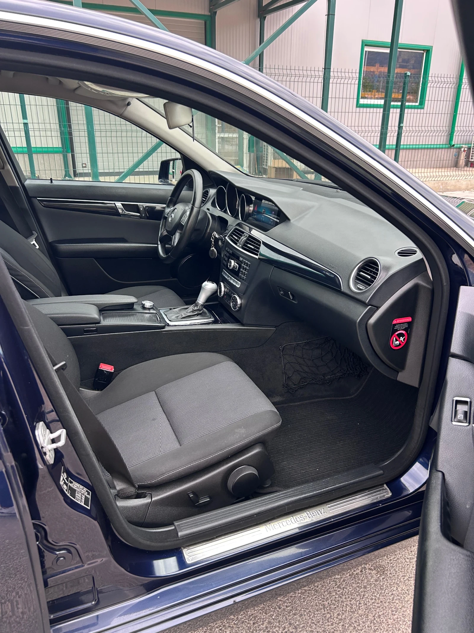 Mercedes-Benz C 220 2.2 CDI FACELIFT, снимка 8 - Автомобили и джипове - 56047300
