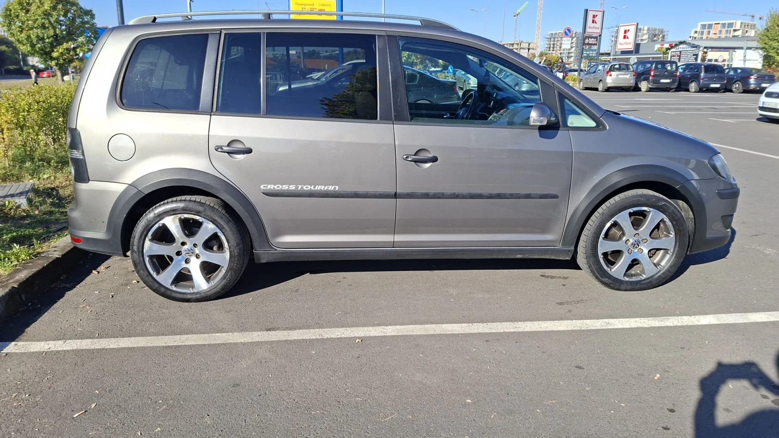 VW Touran, снимка 2 - Автомобили и джипове - 56359669