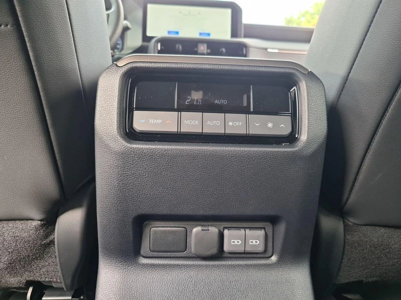 Toyota Land cruiser 250 2.8D EXECUTIVE LED 360 , снимка 13 - Автомобили и джипове - 52471500