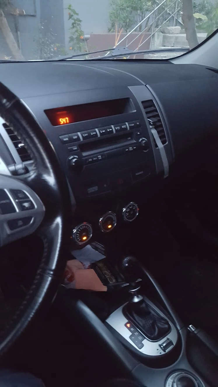 Mitsubishi Outlander M1, снимка 9 - Автомобили и джипове - 52650635