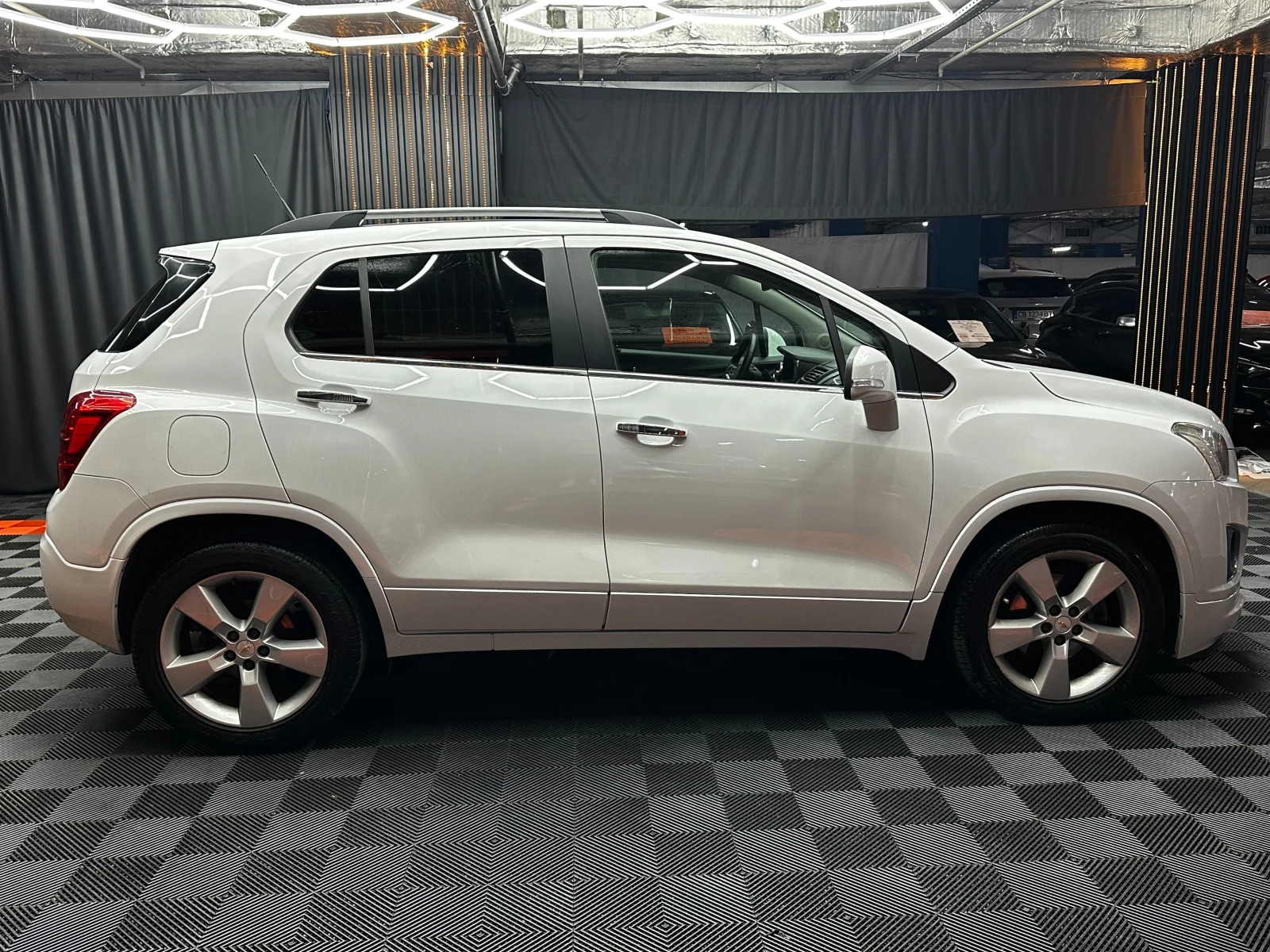 Chevrolet Trax 1.6 Бензин/Реални км/ГАРАНЦИЯ ОТ КЕНТАВЪР, снимка 7 - Автомобили и джипове - 48751580
