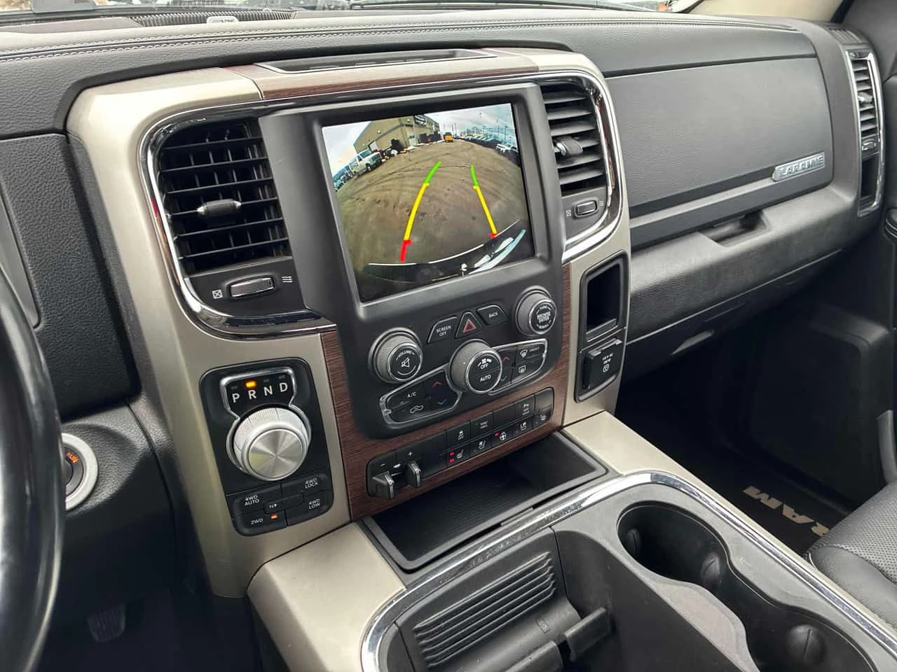 Dodge RAM 1500 LARAMIE * ПОДГРЕВ НА ВОЛАН/СЕДАЛКИ* ОБДУХВАНЕ* , снимка 9 - Автомобили и джипове - 53911315