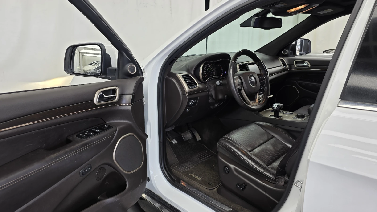 Jeep Grand cherokee * DISTRONIC * KAMEPA * ПАНОРАМА, снимка 10 - Автомобили и джипове - 54412847