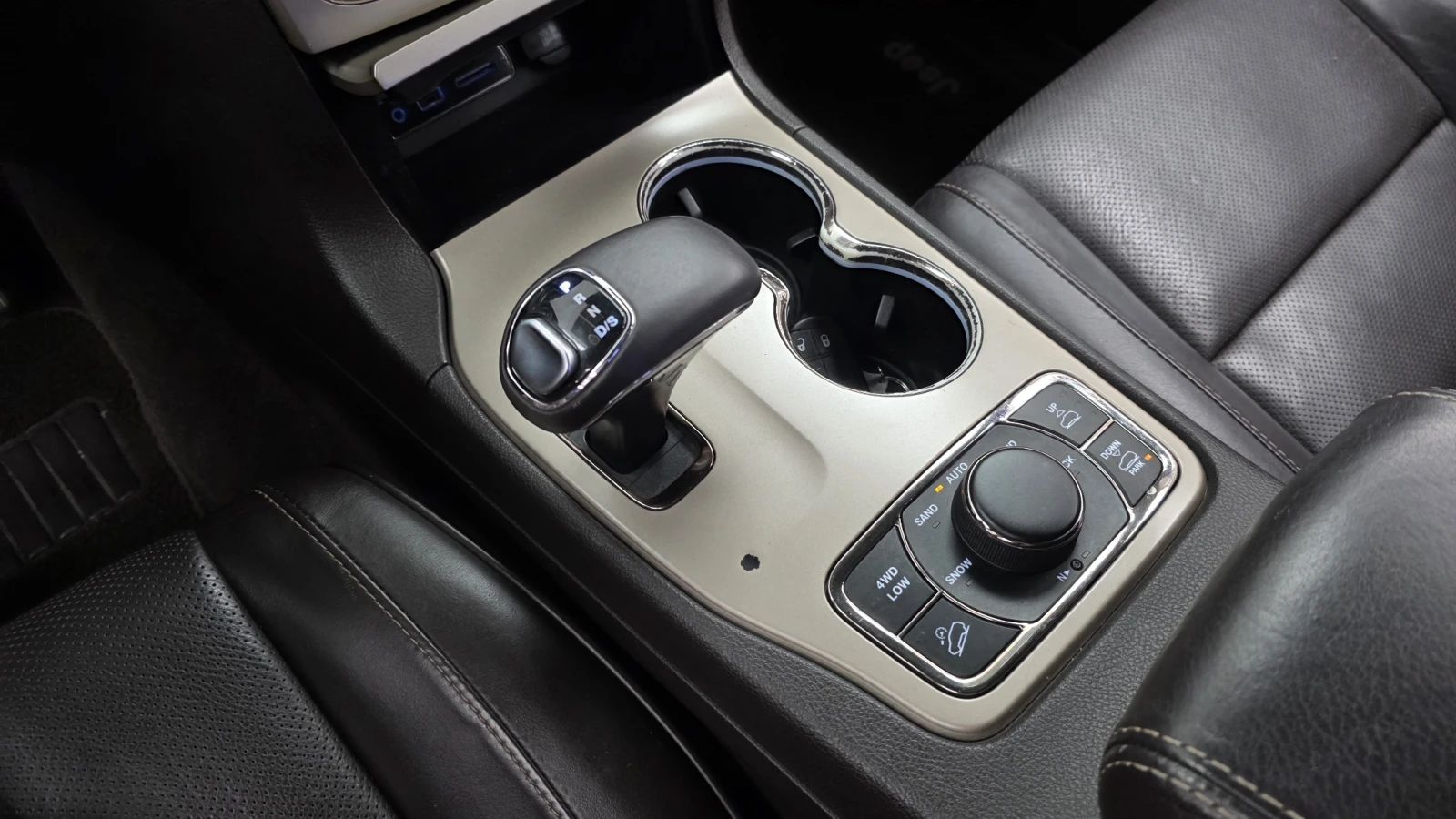 Jeep Grand cherokee * DISTRONIC * KAMEPA * ПАНОРАМА, снимка 9 - Автомобили и джипове - 54412847