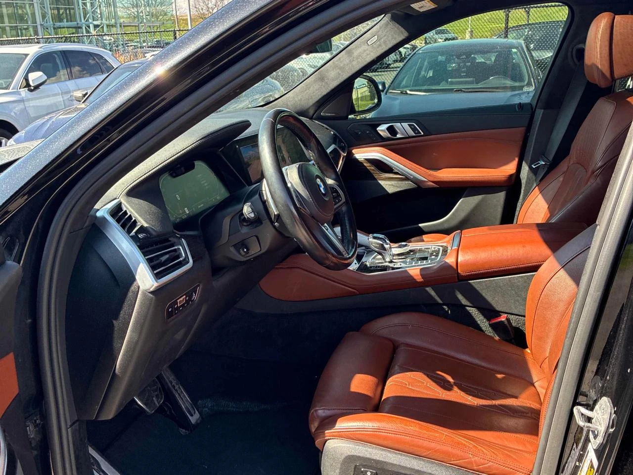 BMW X6 40i* Distronic* Обдух* Mpack* Lazer* Масаж* 360, снимка 6 - Автомобили и джипове - 54501811