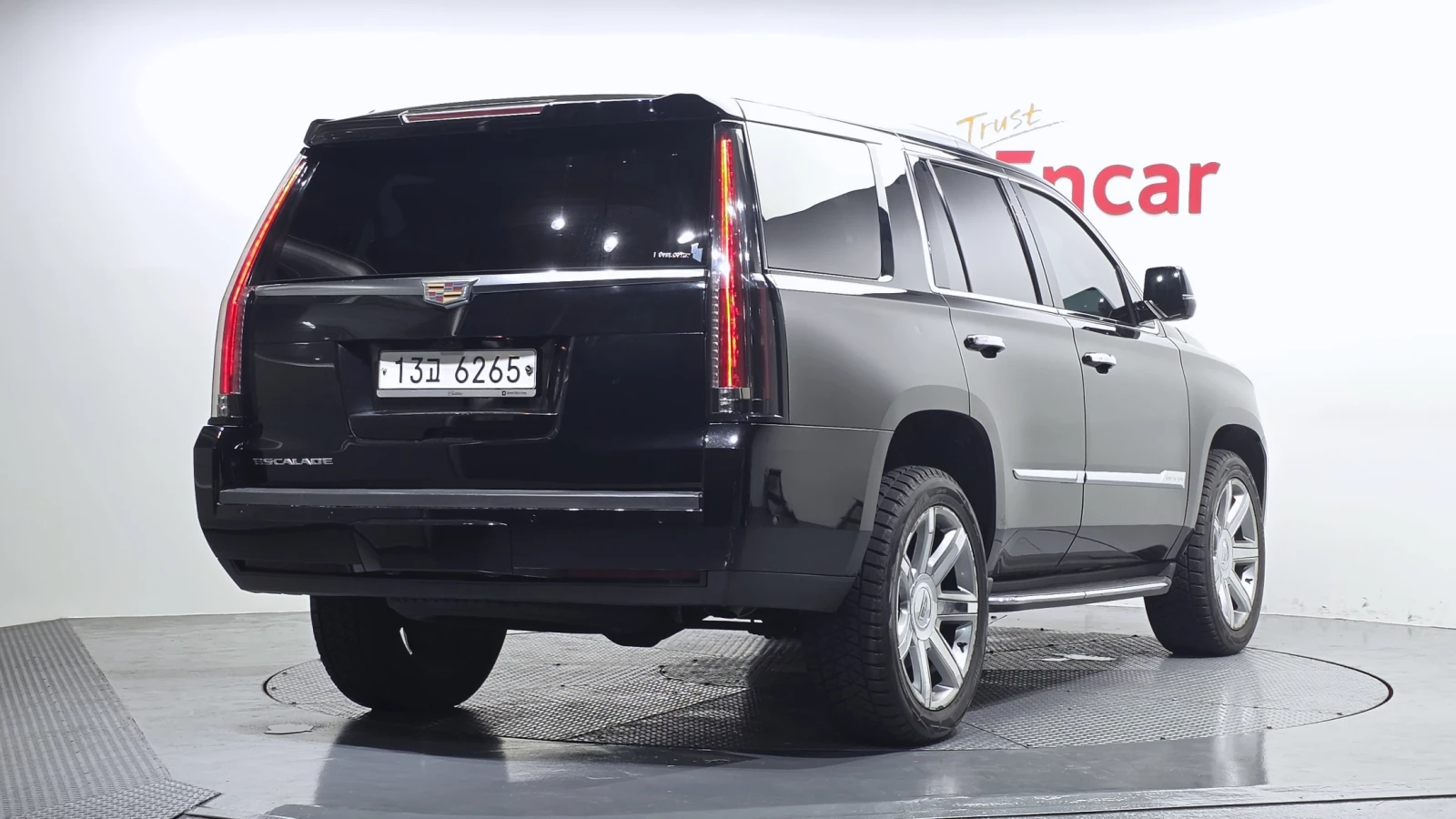 Cadillac Escalade HUD| 360| ПАНО| ПОДГРЕВ| ОБДУХВАНЕ, снимка 2 - Автомобили и джипове - 55049016