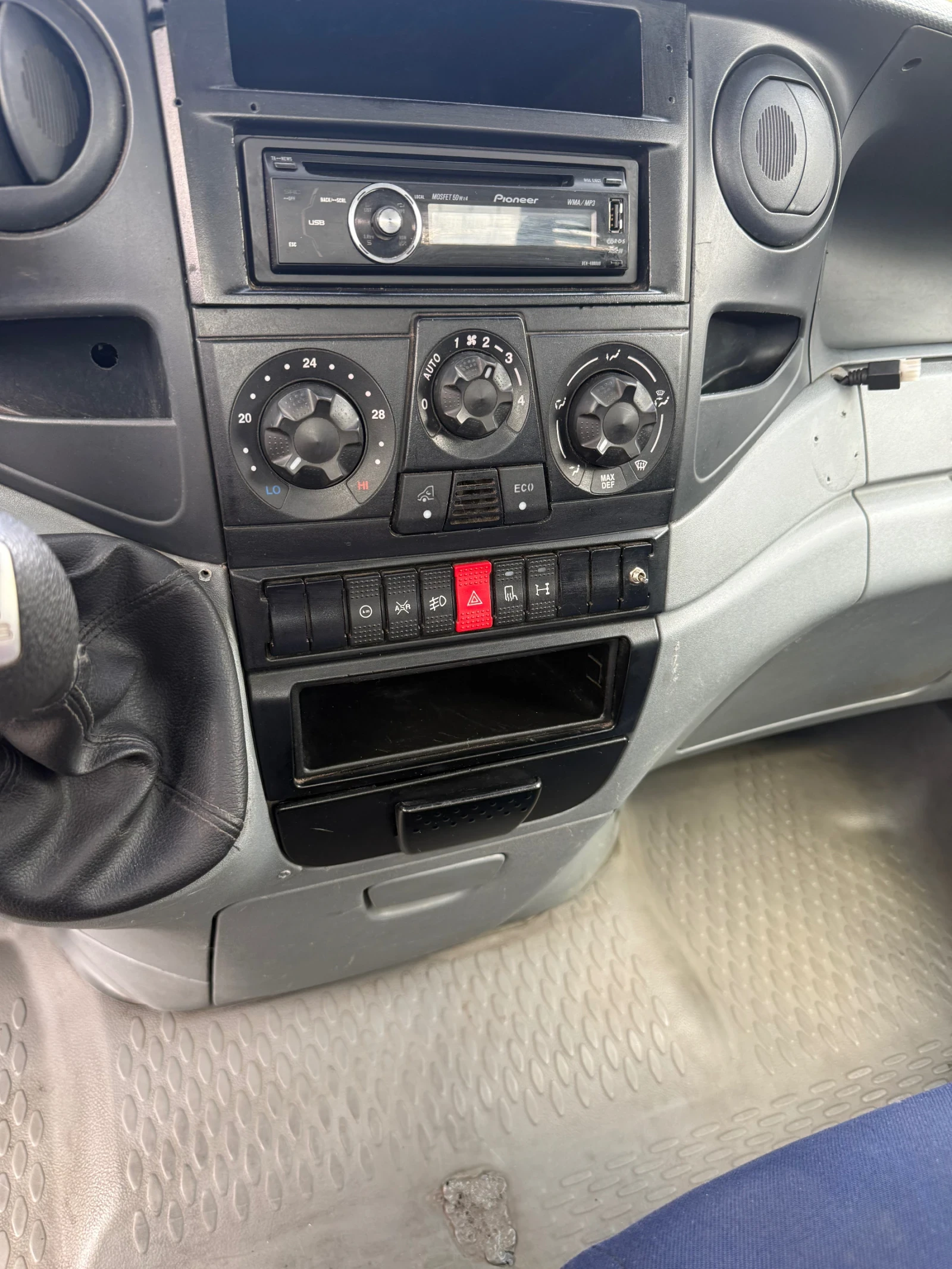Iveco 35c18 3.0HPI КЛИМАТИК, снимка 6 - Бусове и автобуси - 56133166
