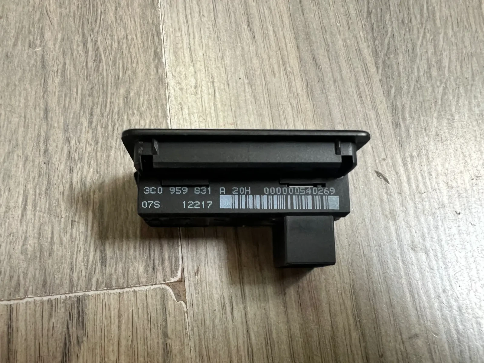 3C0959831A ����� �� �������� �� ��������� SKODA SUPERB 3 3C0 959 831 A  | Mobile.bg � ����������� 1