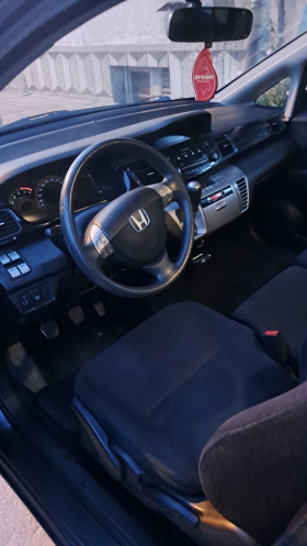 Honda Fr-v, снимка 3 - Автомобили и джипове - 44905326
