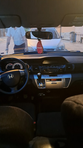 Honda Fr-v, снимка 4 - Автомобили и джипове - 44905326