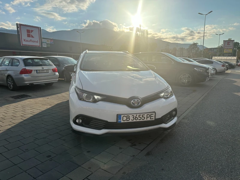 Toyota Auris 1.8, снимка 4 - Автомобили и джипове - 47568355