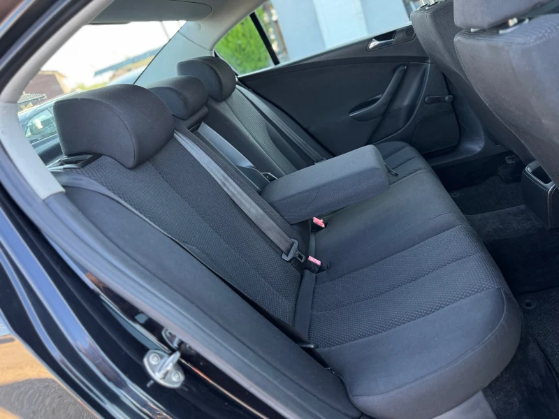 VW Passat 1.9TDI 105кс КЛИМАТИК СЕДАН , снимка 13 - Автомобили и джипове - 51073883