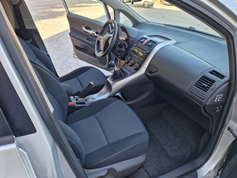 Toyota Auris 1.4i / 6ск., снимка 14 - Автомобили и джипове - 51379146