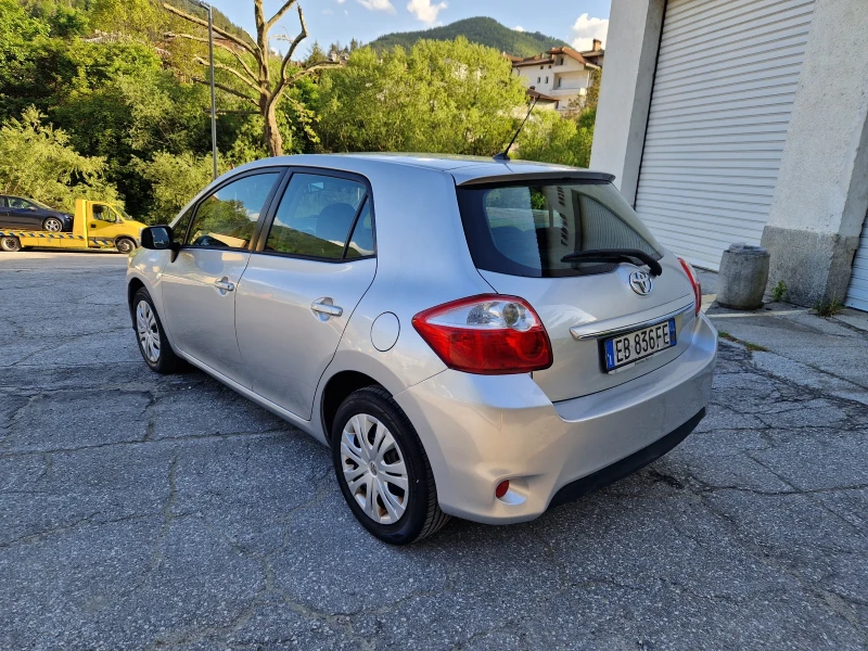Toyota Auris 1.4i / 6ск., снимка 5 - Автомобили и джипове - 51379146