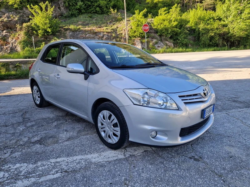 Toyota Auris 1.4i / 6ск., снимка 3 - Автомобили и джипове - 51379146