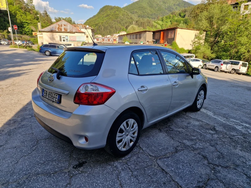 Toyota Auris 1.4i / 6ск., снимка 4 - Автомобили и джипове - 51379146