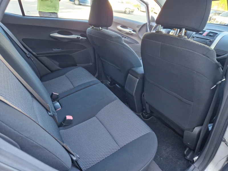 Toyota Auris 1.4i / 6ск., снимка 13 - Автомобили и джипове - 51379146