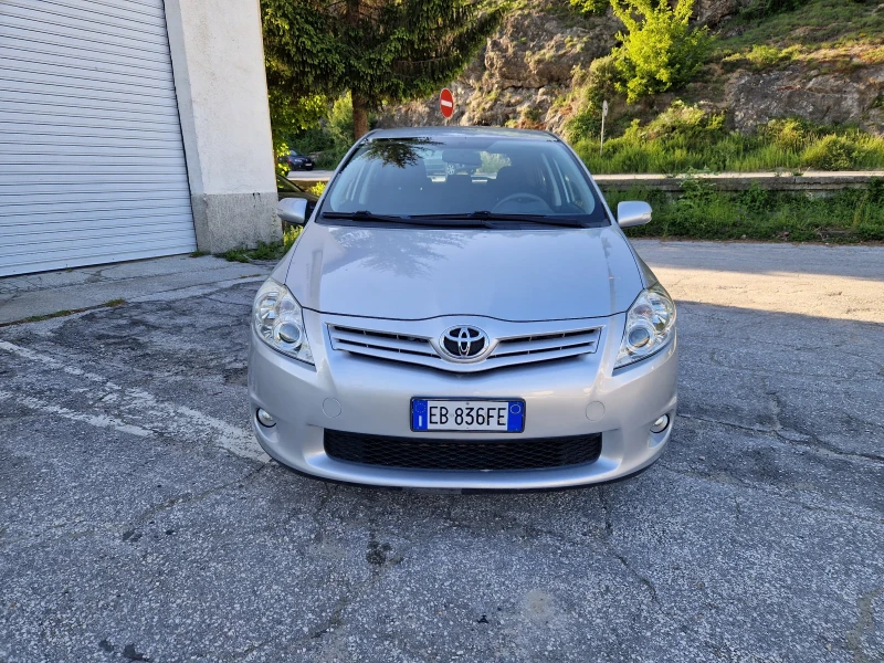 Toyota Auris 1.4i / 6ск., снимка 2 - Автомобили и джипове - 51379146