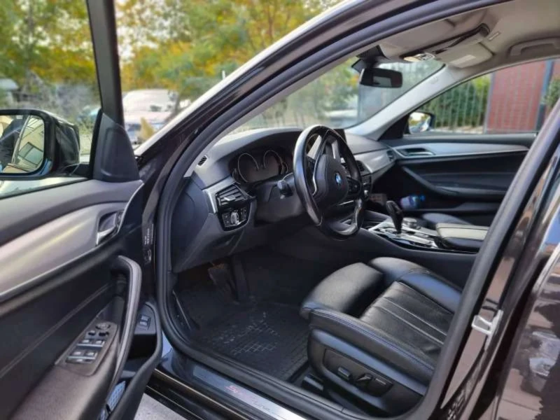 BMW 520 G31, Sport line, снимка 2 - Автомобили и джипове - 52495778