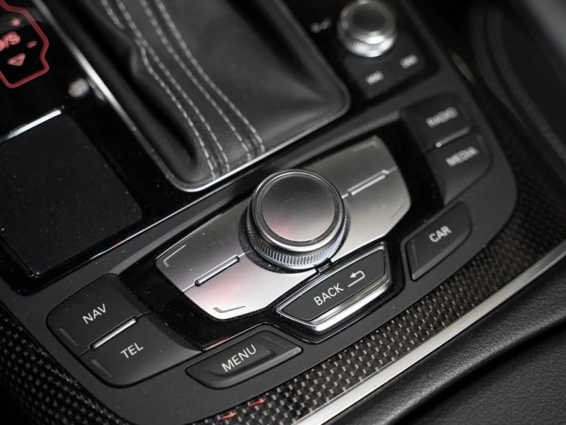 Audi S6 * PRESTIGE | CARBON FIBRE | B&O | 20 IN * CARFAX *, снимка 15 - Автомобили и джипове - 52803907