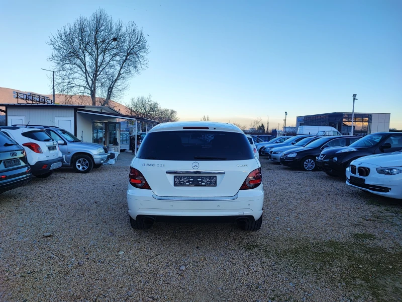 Mercedes-Benz R 320  7G TRONIC 4 Matic 224кс перфектен 7 местен, снимка 7 - Автомобили и джипове - 52837196