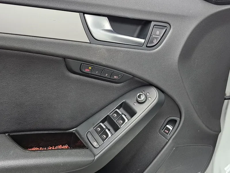 Audi A4 2.0 TDI Quattro, снимка 14 - Автомобили и джипове - 54143318