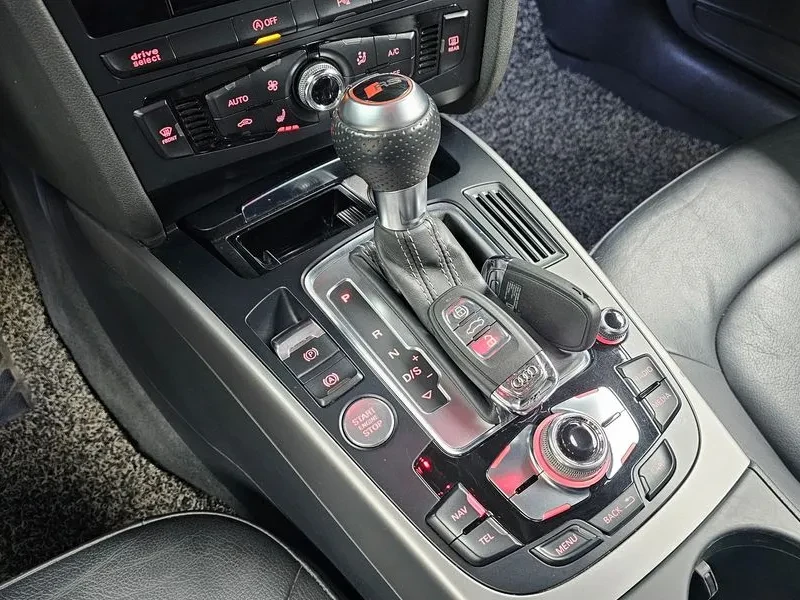 Audi A4 2.0 TDI Quattro, снимка 9 - Автомобили и джипове - 54143318