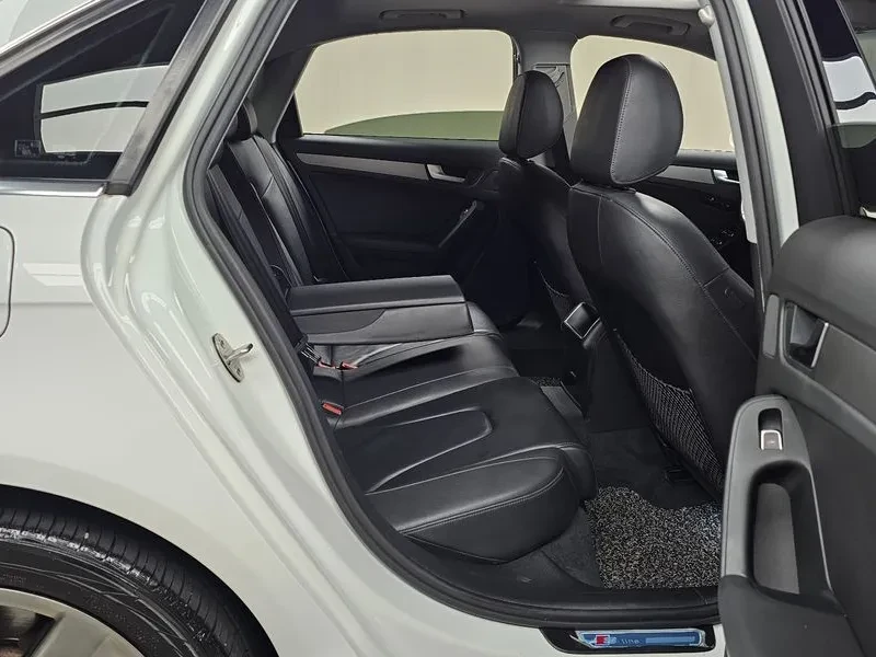 Audi A4 2.0 TDI Quattro, снимка 12 - Автомобили и джипове - 54143318