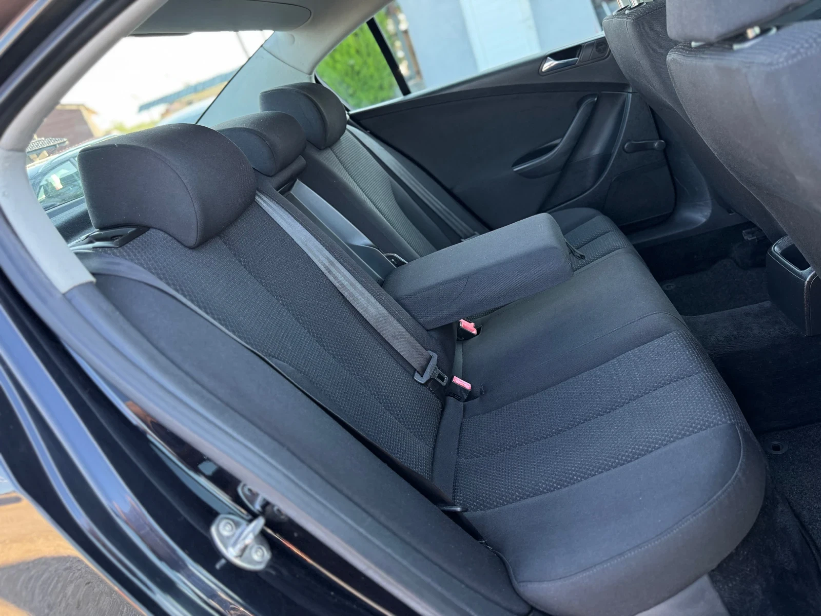 VW Passat 1.9TDI 105кс КЛИМАТИК СЕДАН  | Mobile.bg — изображение 13