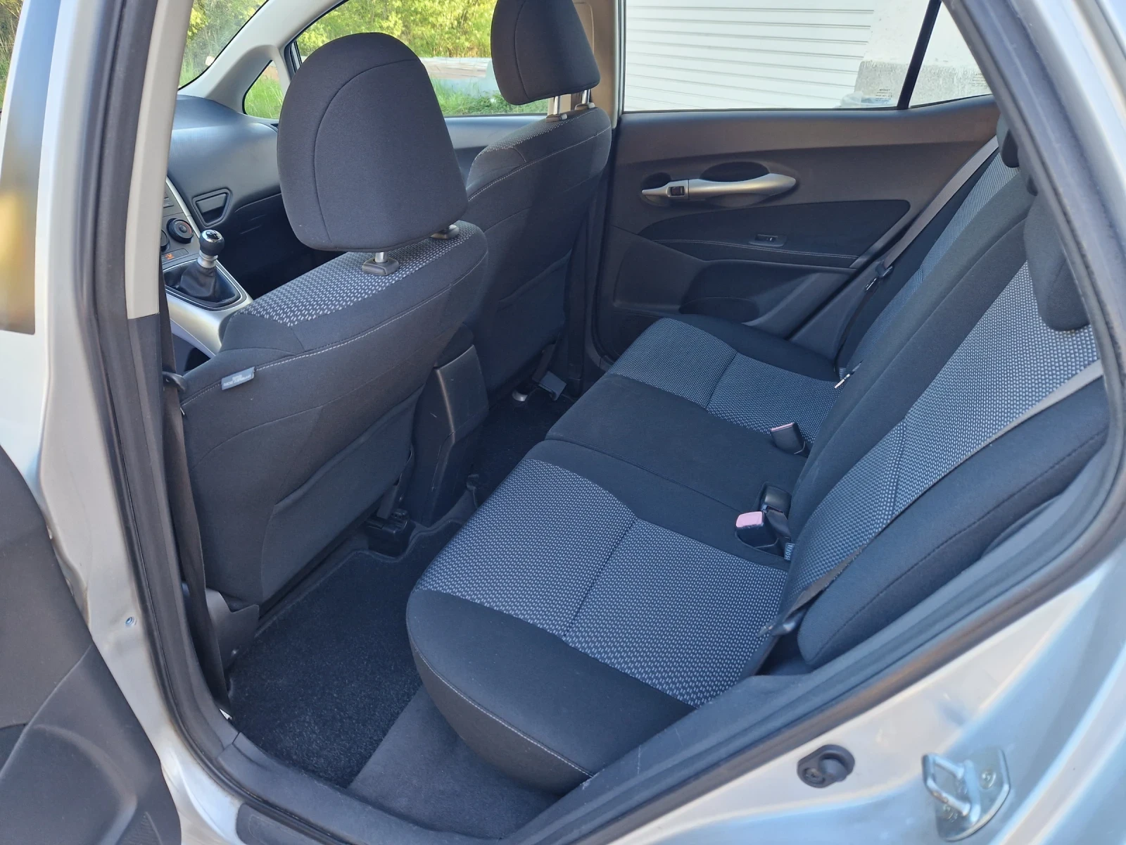 Toyota Auris 1.4i / 6ск. - изображение 9