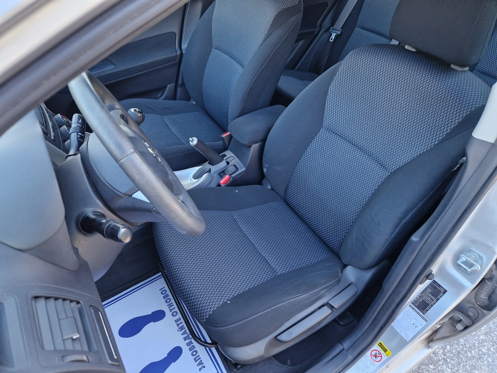 Toyota Auris 1.4i / 6ск. - изображение 7