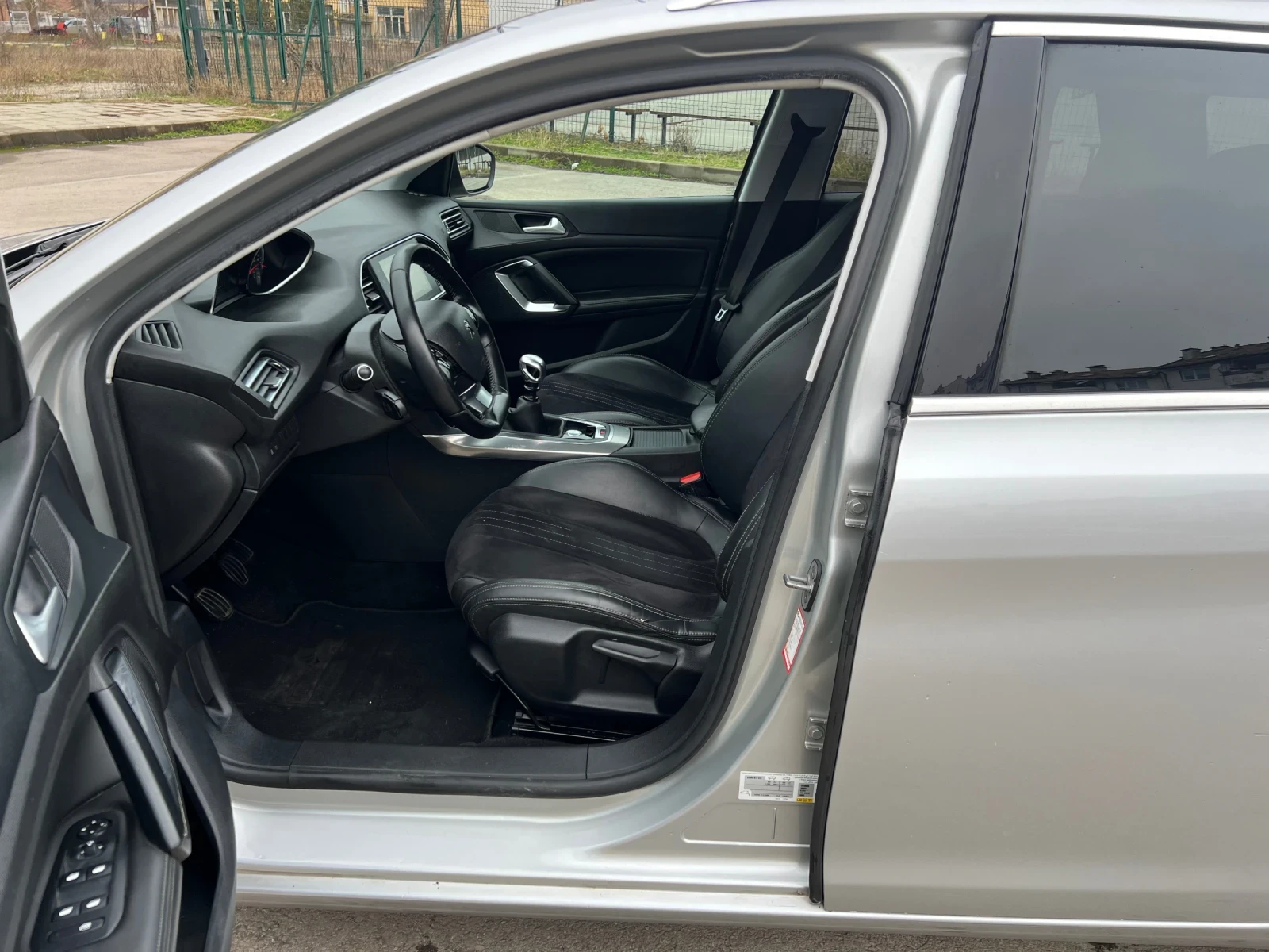 Peugeot 308 1.6HDI-RECARO-FULL LED, снимка 11 - Автомобили и джипове - 53723542