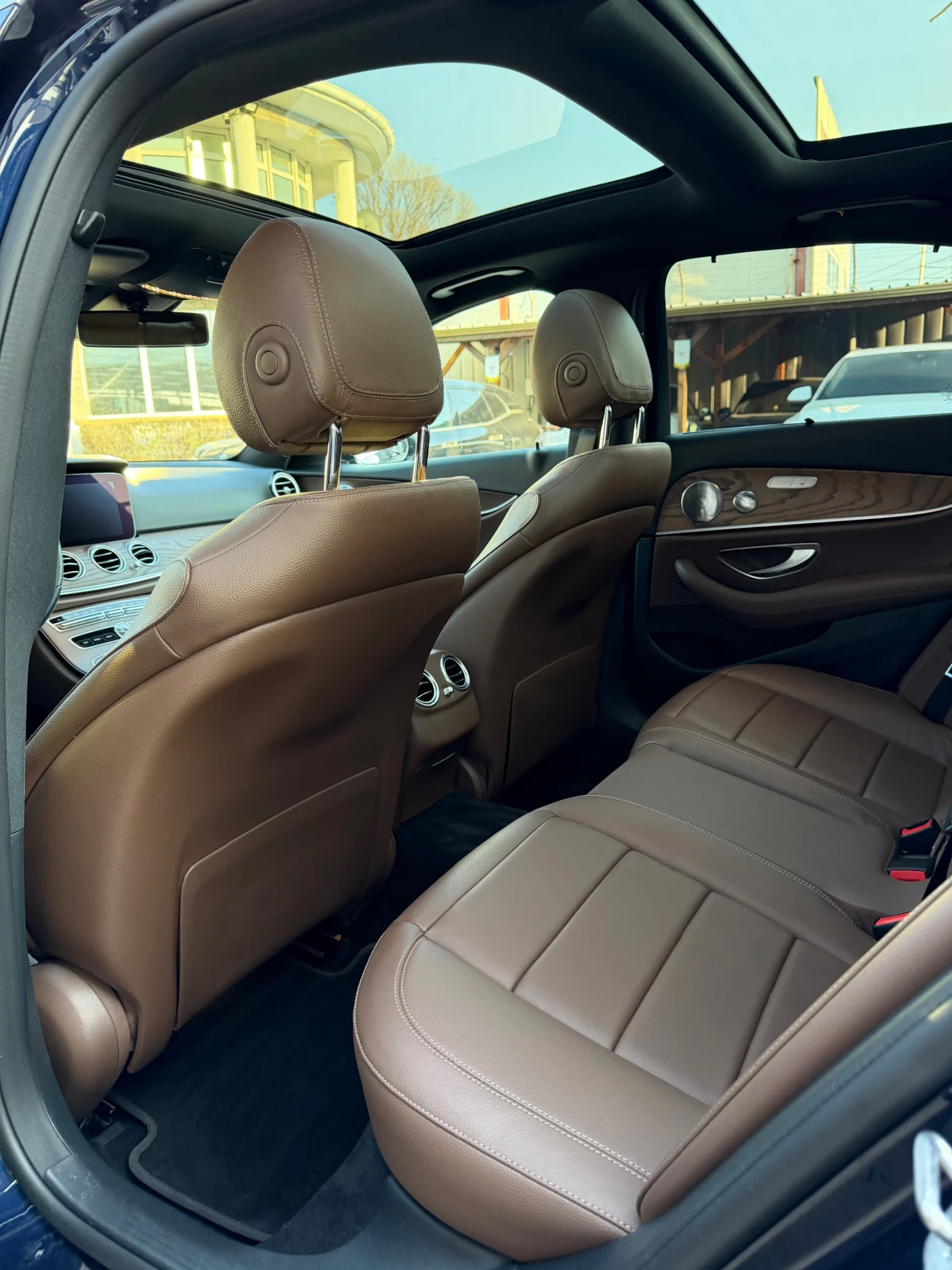 Mercedes-Benz E 400 AMG-pack, снимка 9 - Автомобили и джипове - 53739773