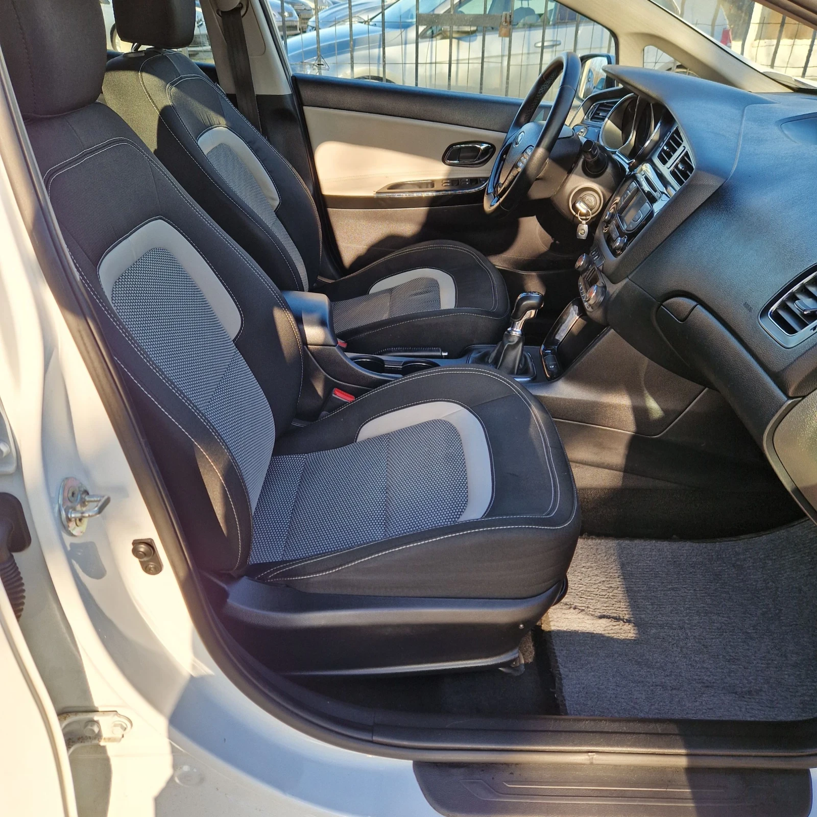 Kia Ceed 1.4i 99к.с, снимка 13 - Автомобили и джипове - 53816582