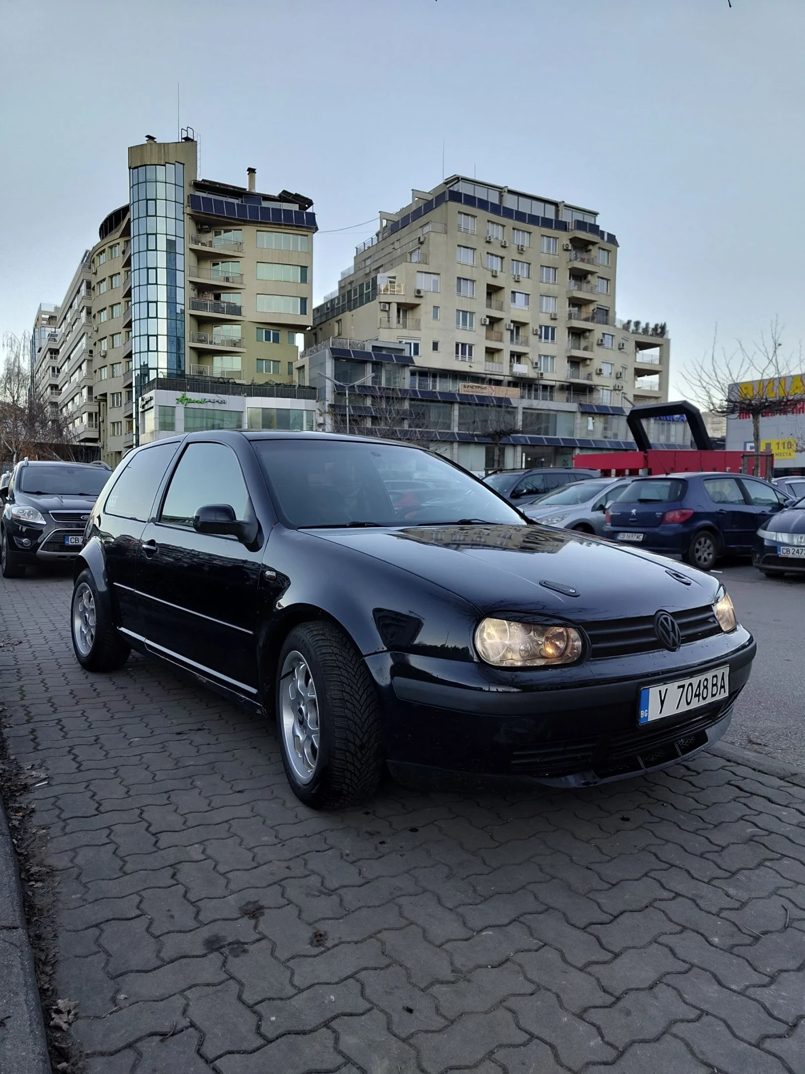 VW Golf 1.8 t, снимка 4 - Автомобили и джипове - 53829431