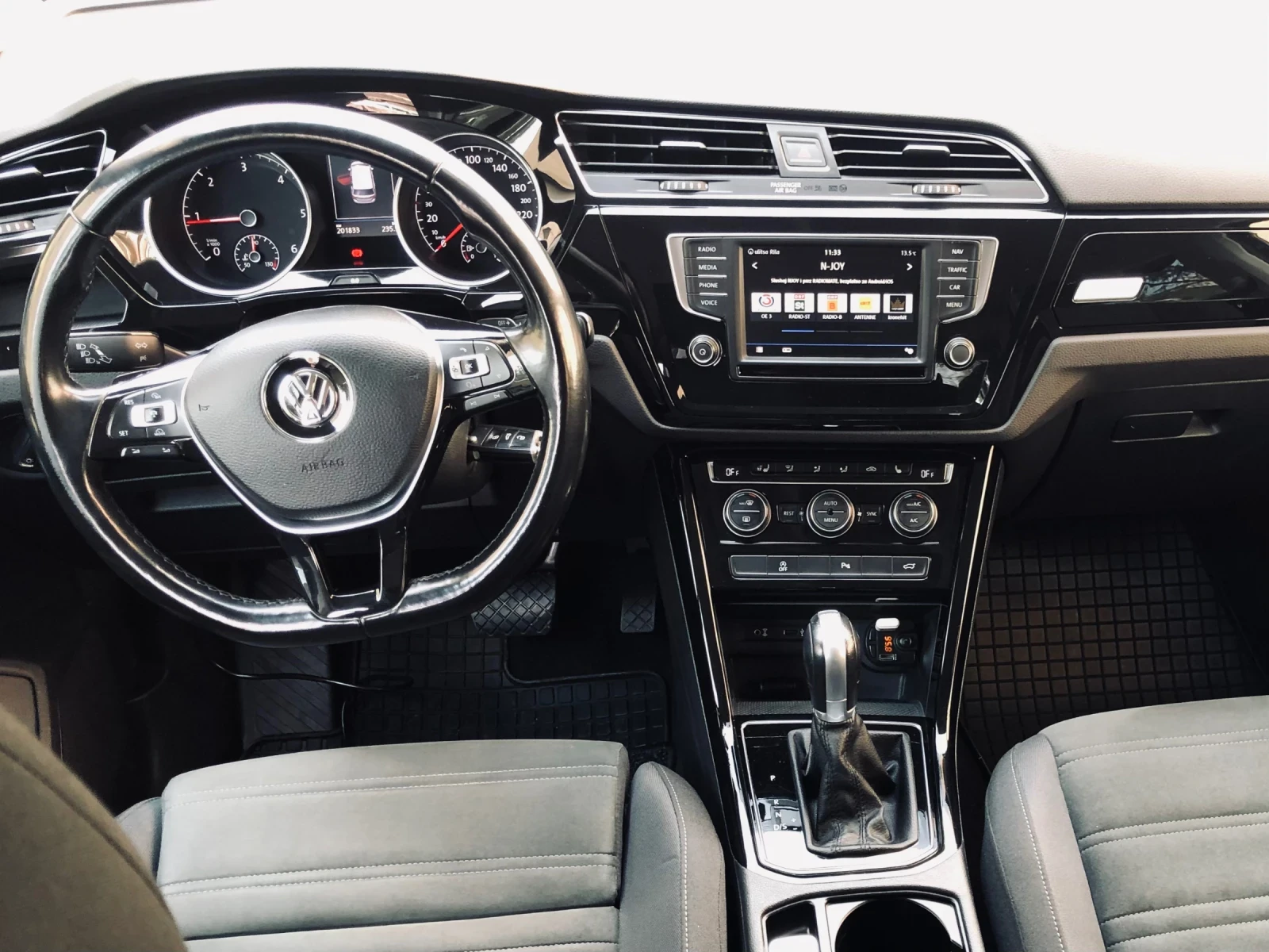 VW Touran 2.0TDI 150ps, снимка 5 - Автомобили и джипове - 54069981