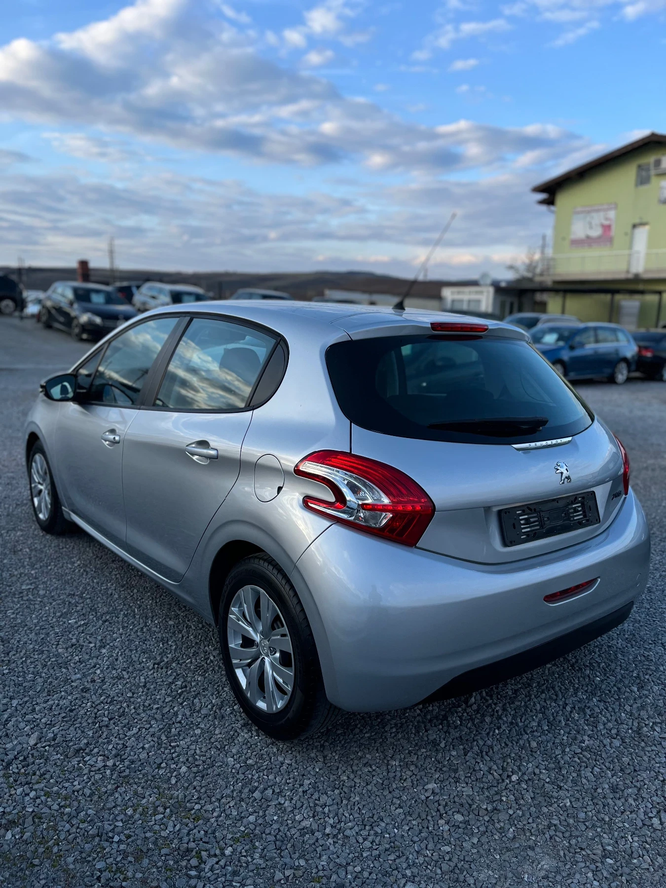 Peugeot 208 1.4 HDI 68cc Top Navi , снимка 4 - Автомобили и джипове - 53985207