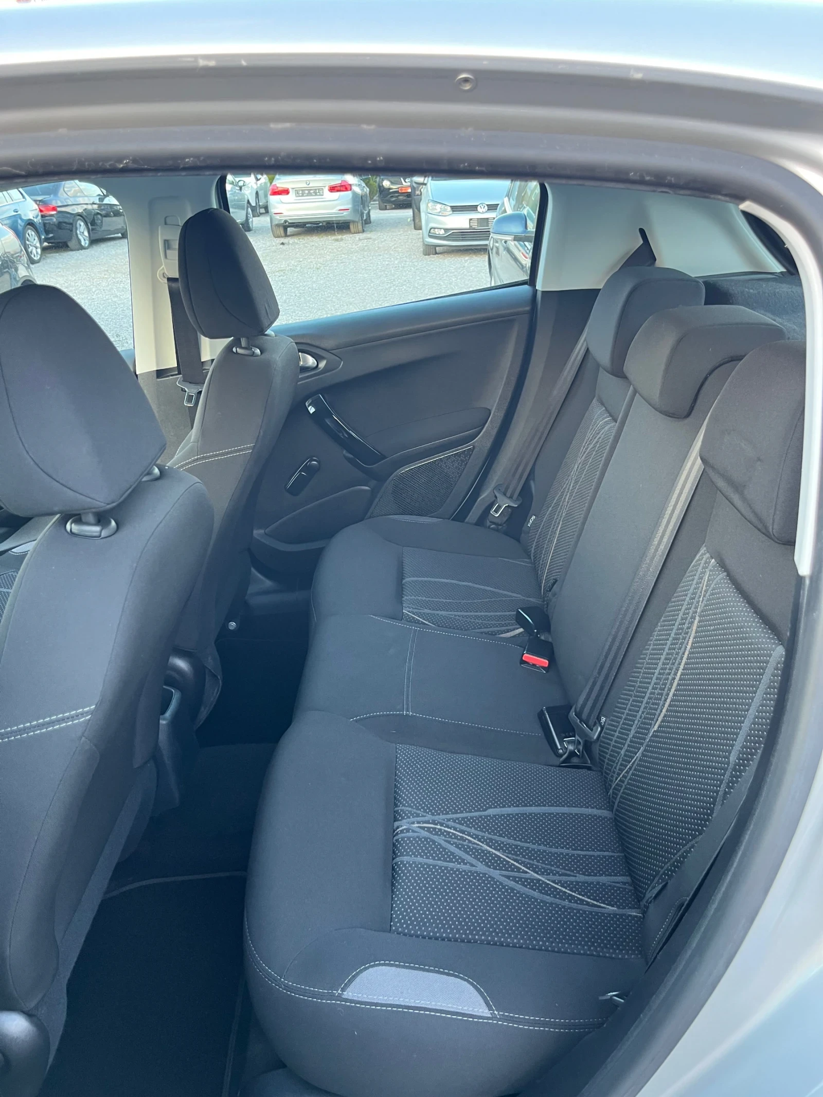 Peugeot 208 1.4 HDI 68cc Top Navi , снимка 9 - Автомобили и джипове - 53985207