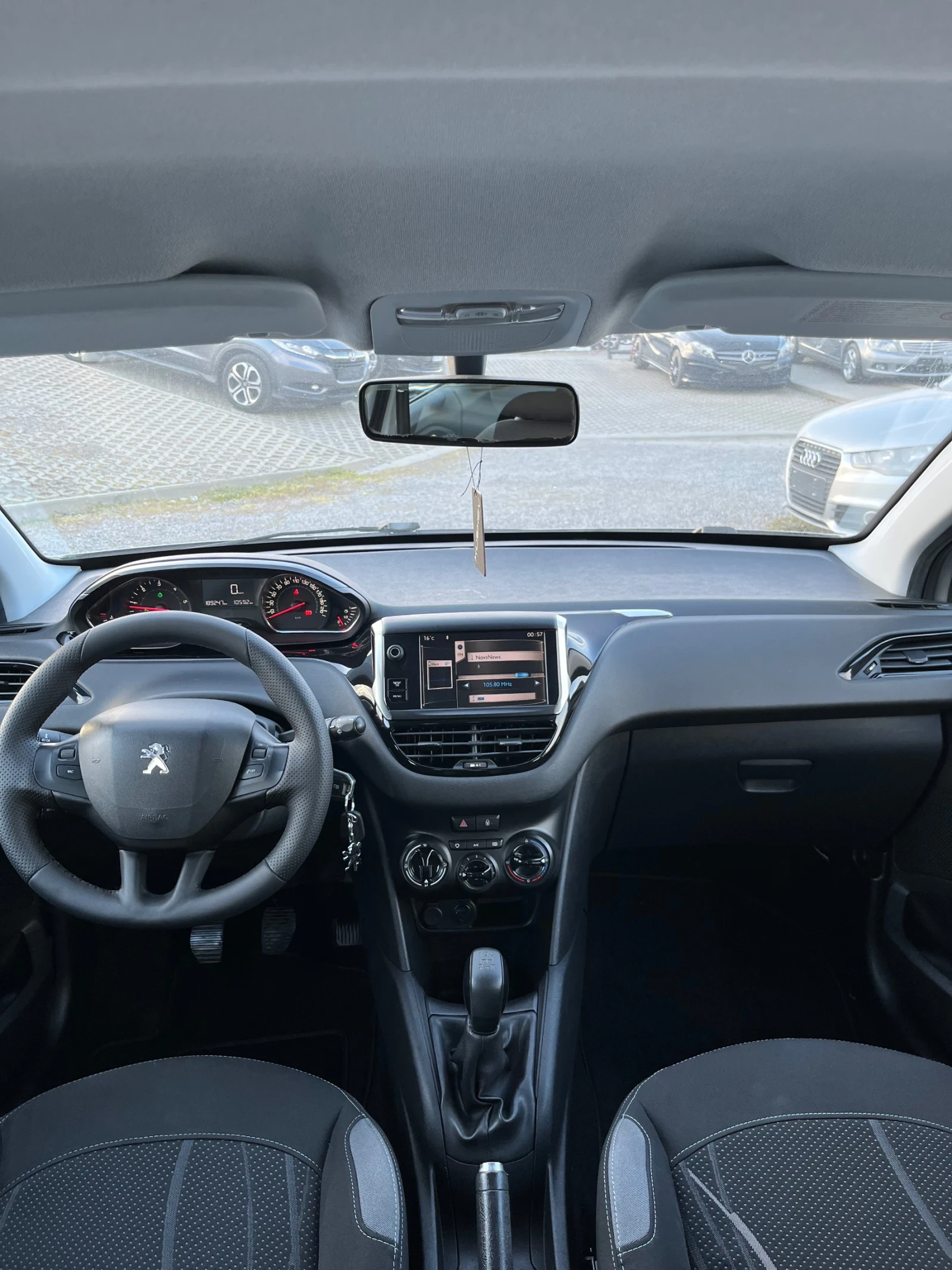 Peugeot 208 1.4 HDI 68cc Top Navi , снимка 10 - Автомобили и джипове - 53985207