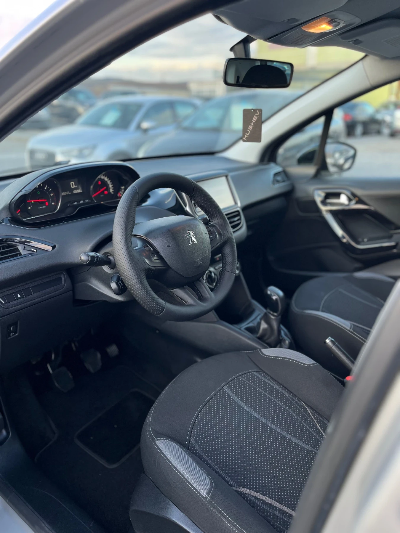 Peugeot 208 1.4 HDI 68cc Top Navi , снимка 7 - Автомобили и джипове - 53985207