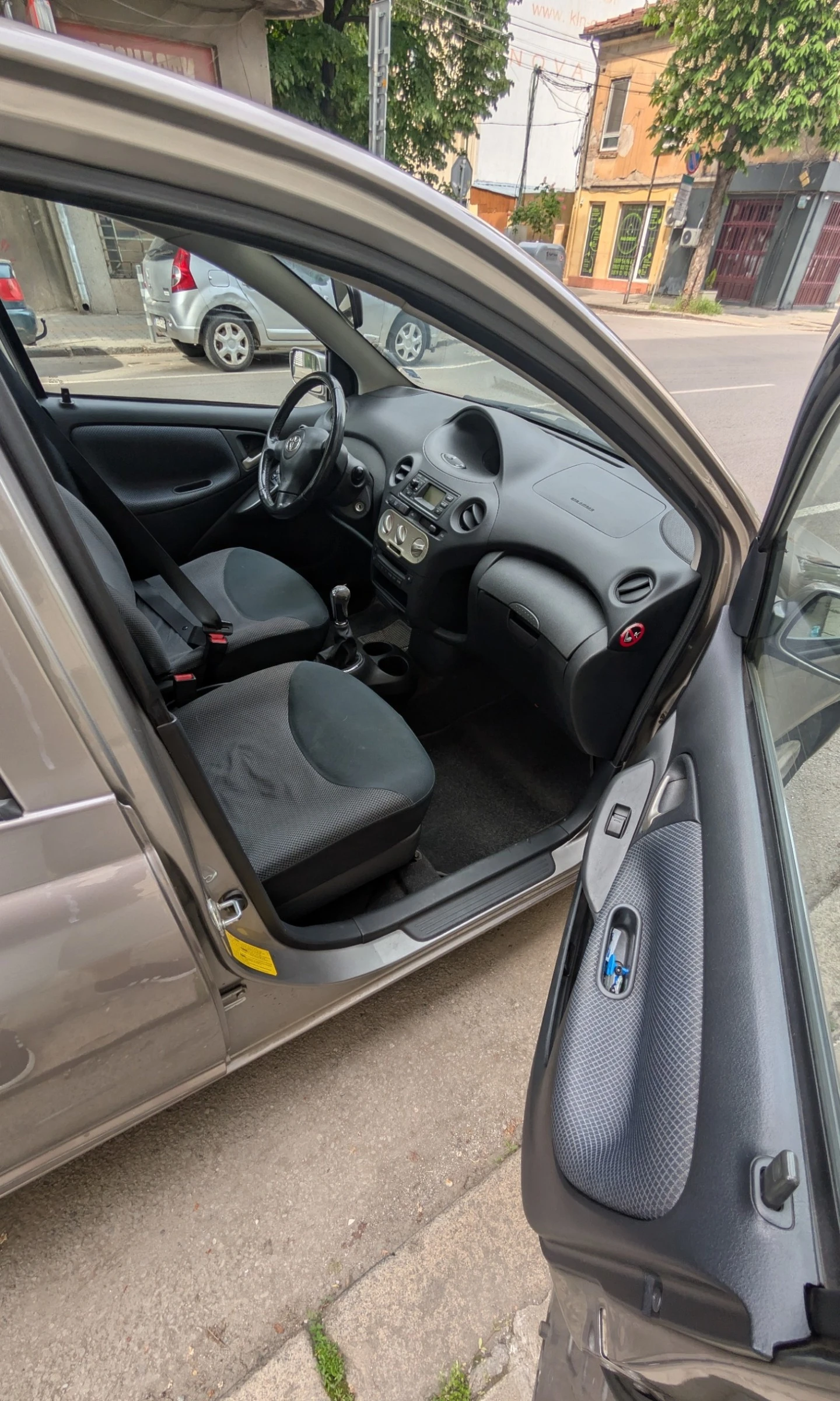 Toyota Yaris P1, снимка 8 - Автомобили и джипове - 54493857